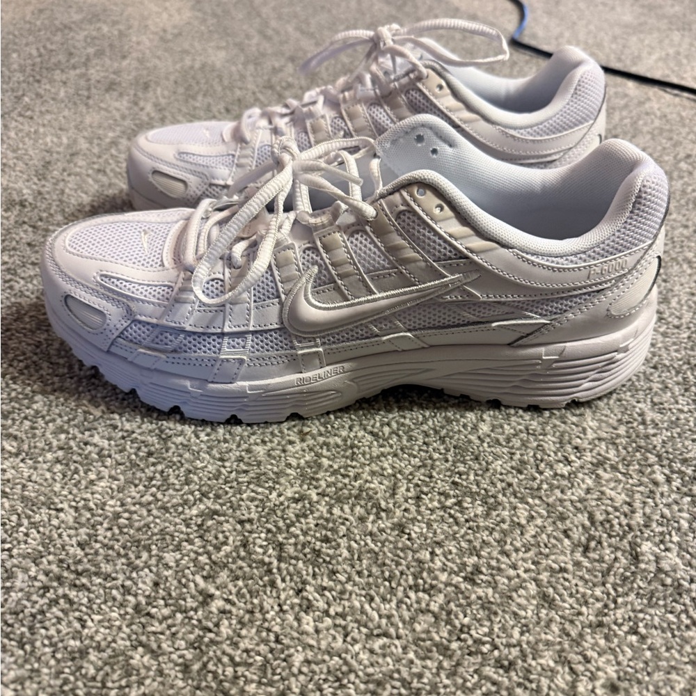 Mike p-6000 sneakers white size 10.5 men’s